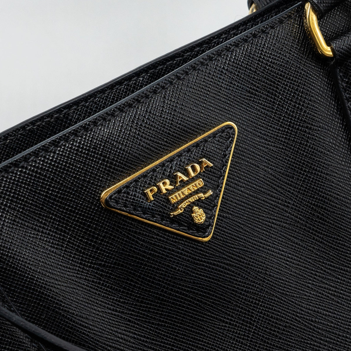 prada-large-tote-bag-saffiano-calfskin-black-ghw