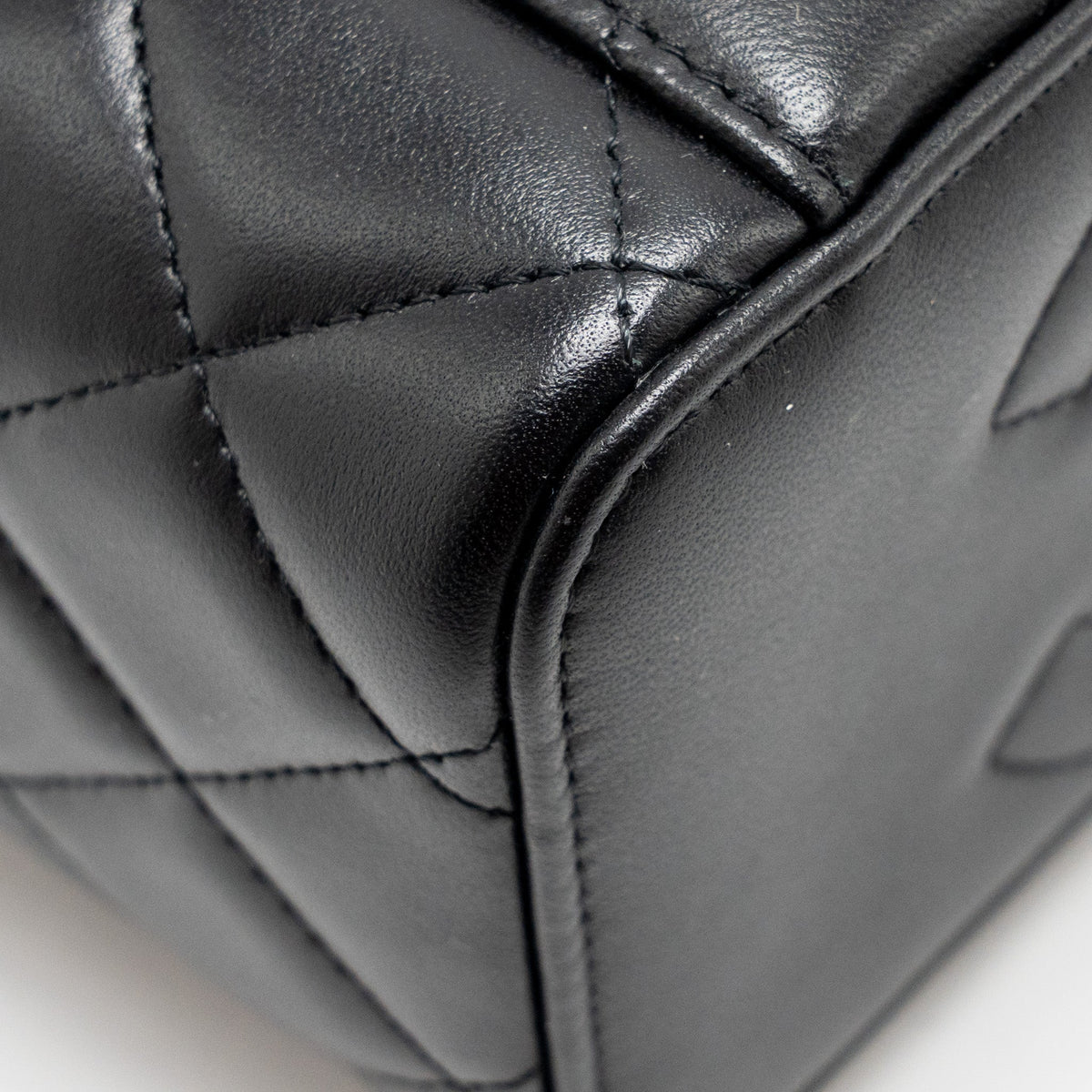 chanel-top-handle-long-vanity-case-lambskin-black-lghw-microchip