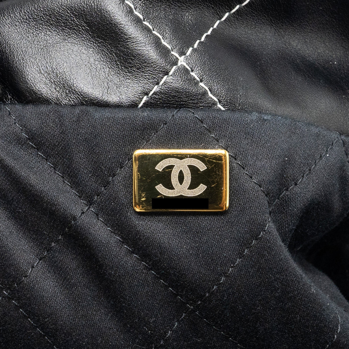 chanel-medium-22-bag-shiny-calfskin-black-with-white-stitching-gold-letter-ghw