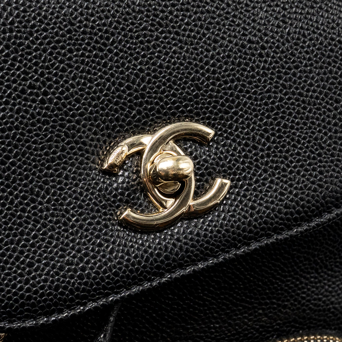chanel-affinity-backpack-caviar-black-lghwmicrochip