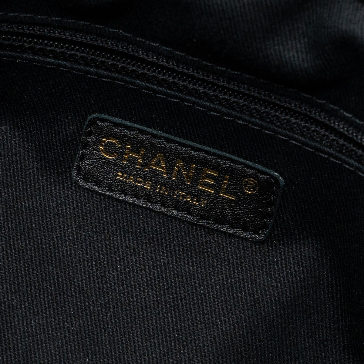 chanel-matelasse-chain-tote-bag-caviar-black-ghw-2