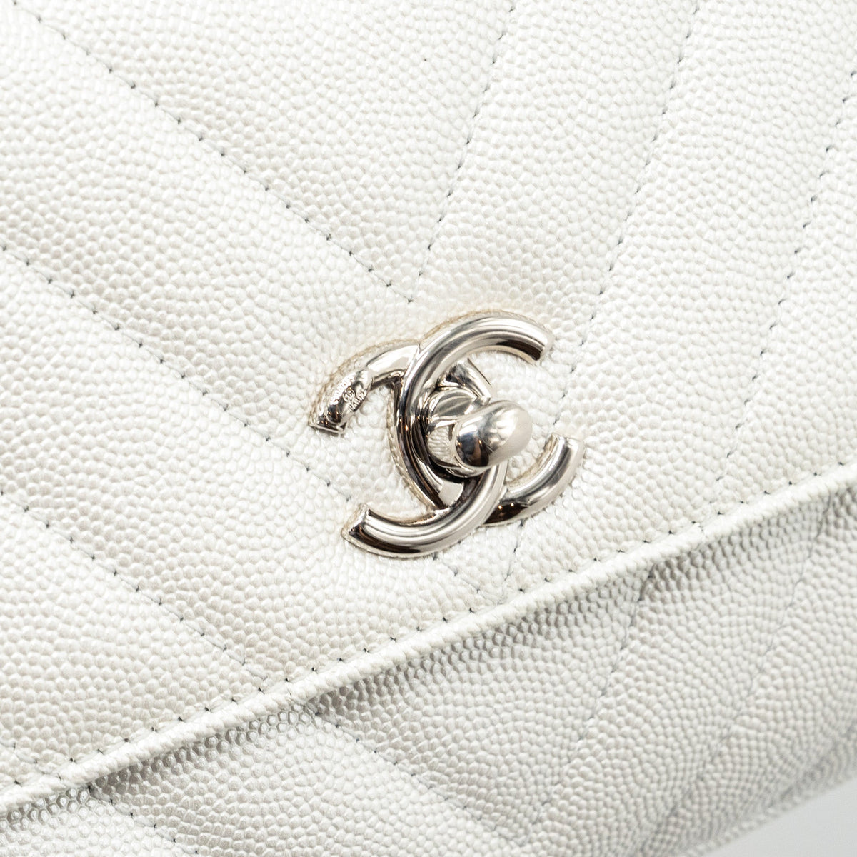 chanel-chevron-small-coco-handle-caviar-iridescent-white-shw