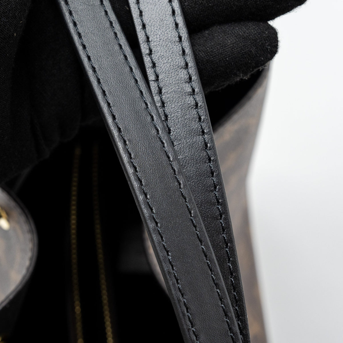 louis-vuitton-neonoe-monogram-canvas-black-ghw-3