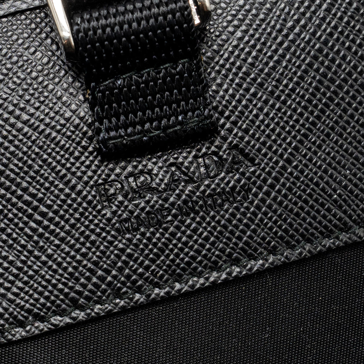 prada-trimmed-saffiano-phone-case-re-nylon-black-shw