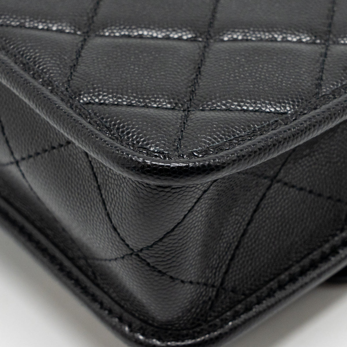 chanel-22k-mini-flap-bag-with-top-handle-shiny-grained-calfskin-black-ghw-microchip-copy