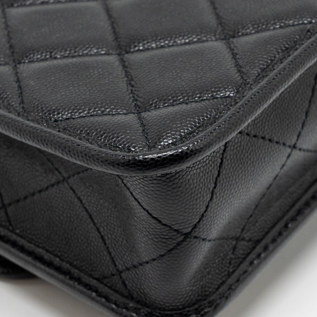 chanel-22k-mini-flap-bag-with-top-handle-shiny-grained-calfskin-black-ghw-microchip-copy