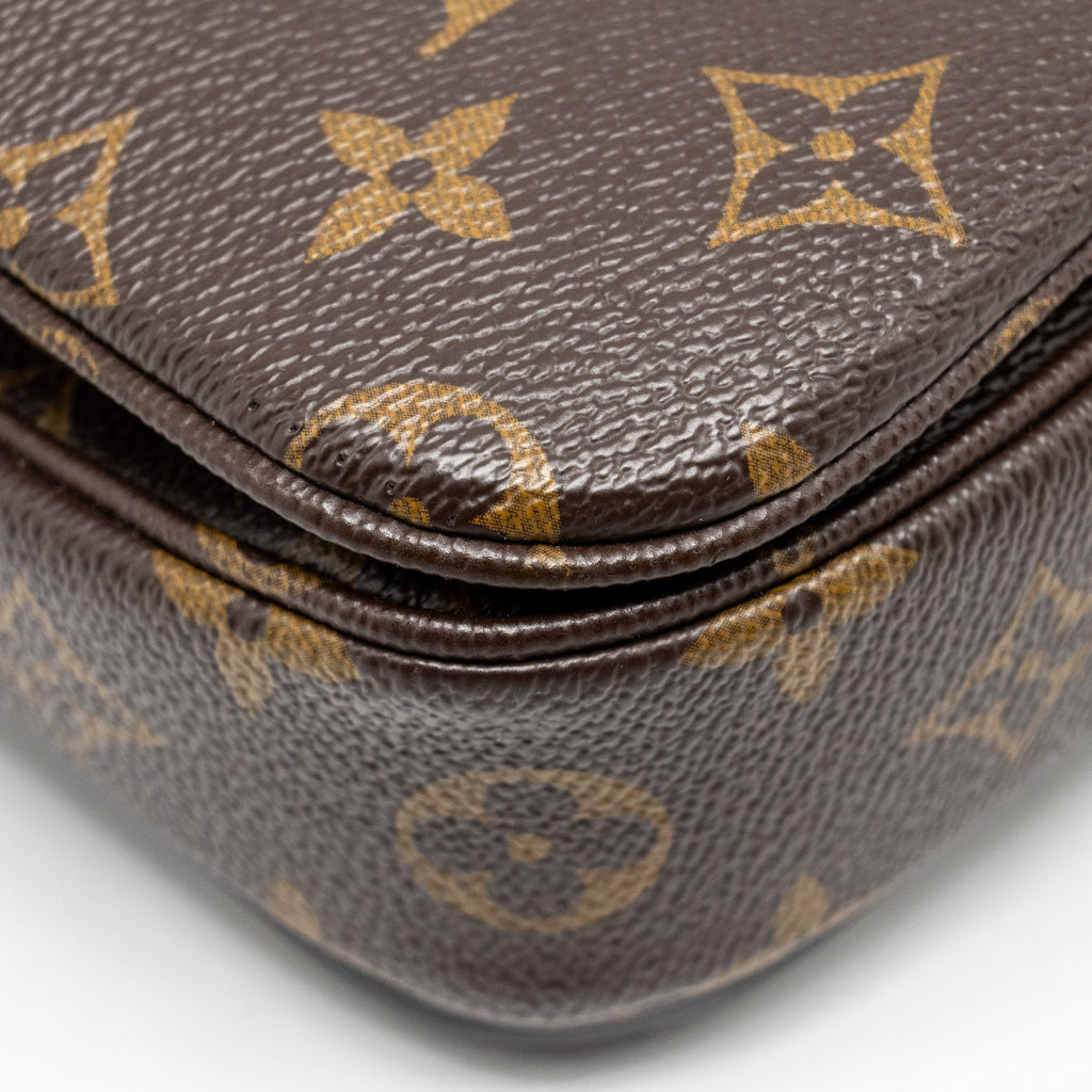 louis-vuitton-pochette-metis-monogram-canvas-ghw-30
