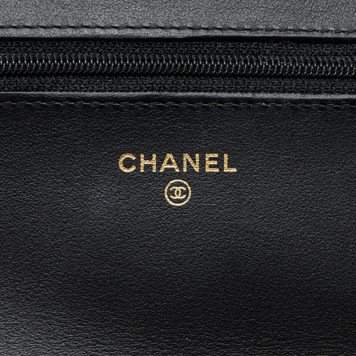 chanel-2-55-reissue-lucky-charms-wallet-on-chain-aged-calfskin-black-ghw