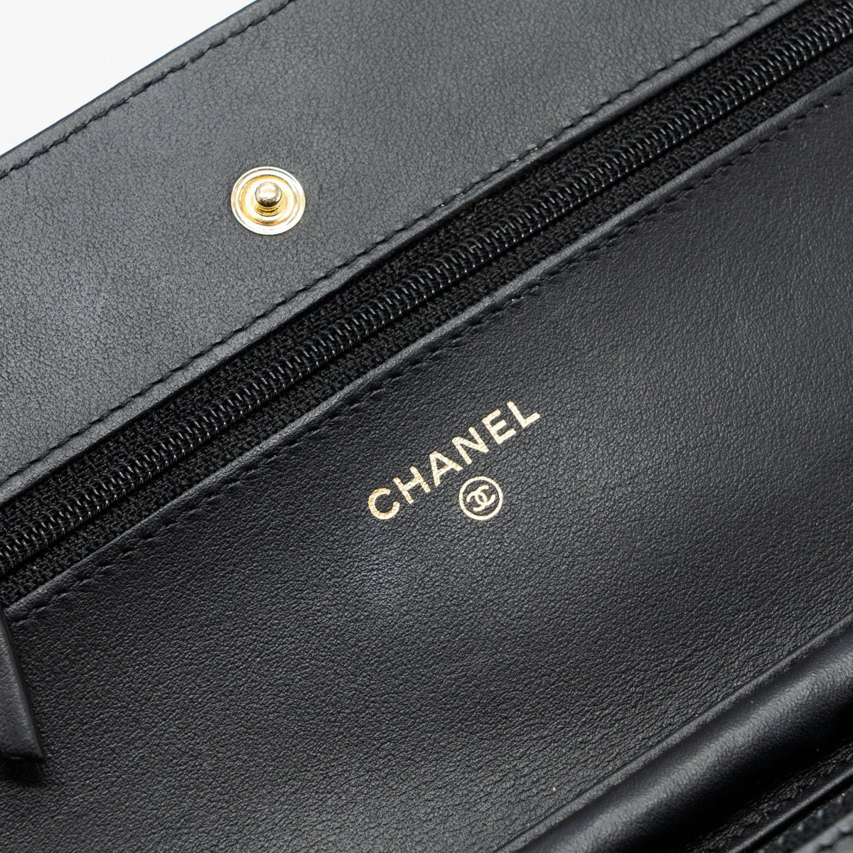 chanel-2-55-reissue-lucky-charms-wallet-on-chain-aged-calfskin-black-ghw