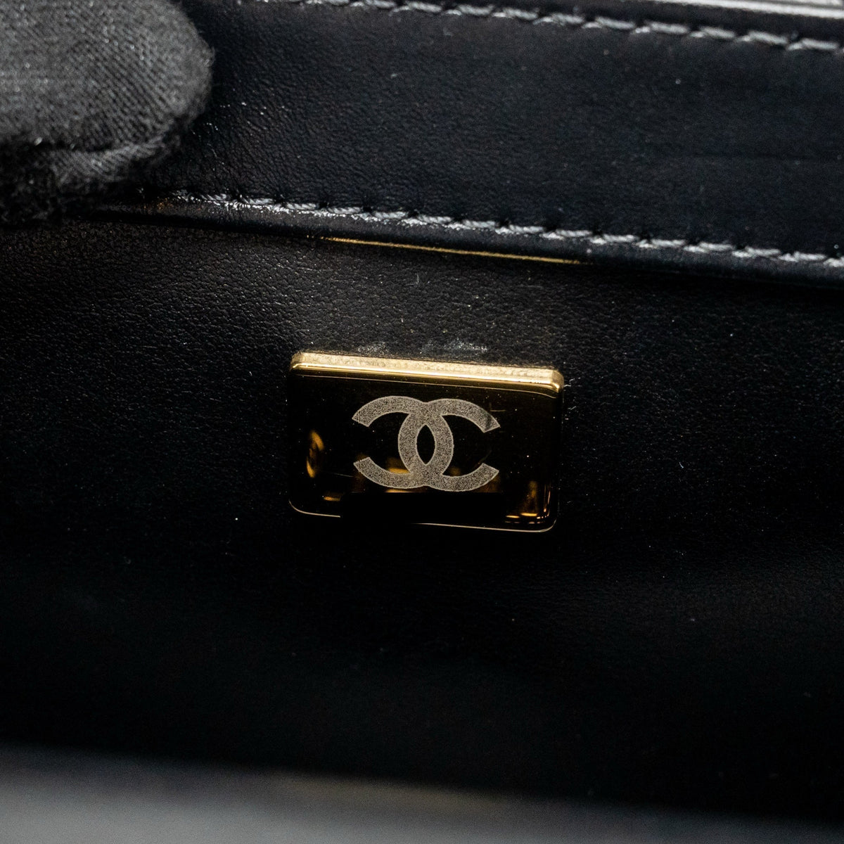 chanel-gold-crush-black