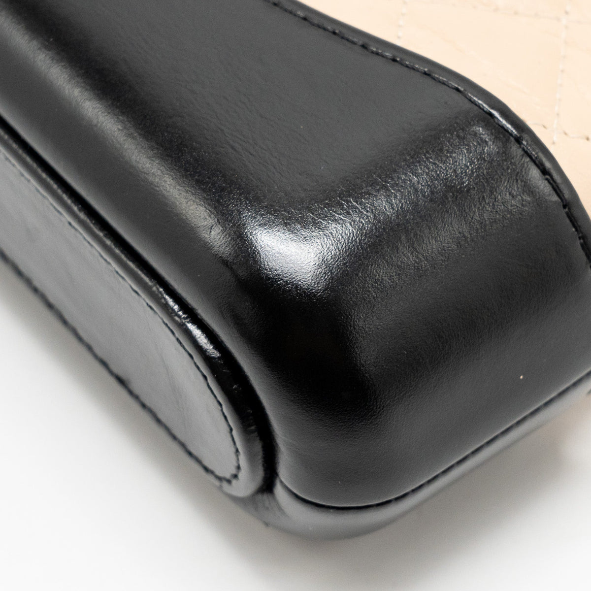 chanel-gabrielle-double-zip-clutch-on-chain-calfskin-beige-black-multicolor-hardware-copy