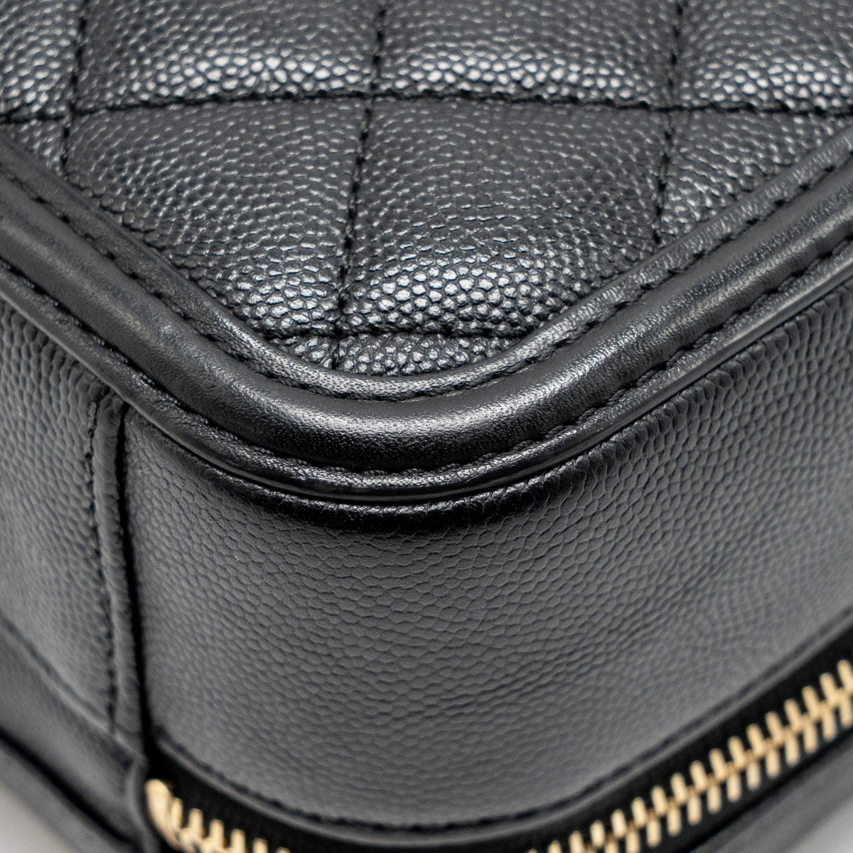 chanel-cc-filigree-vanity-caviar-black-ghw