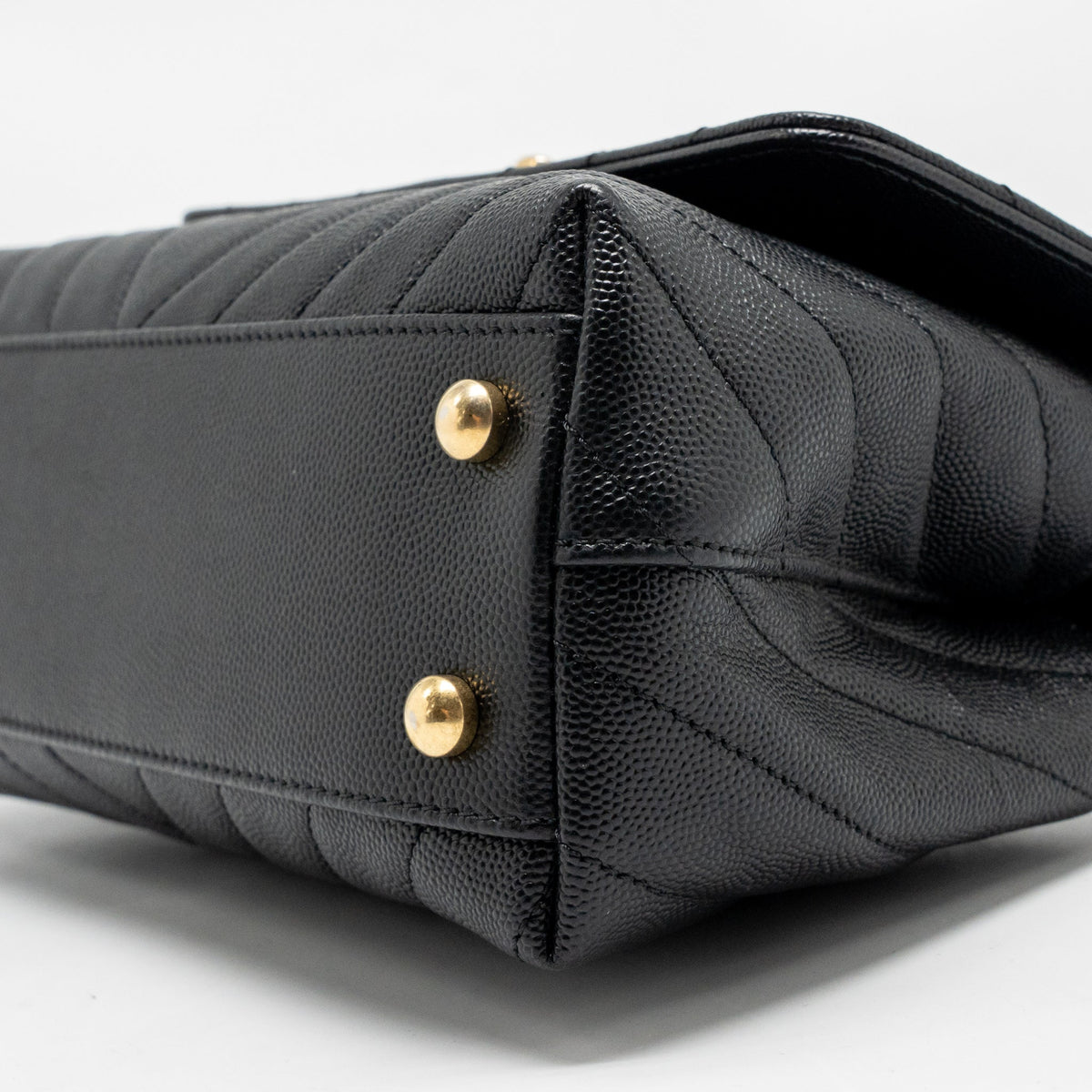 chanel-small-coco-handle-with-lizard-embossed-handle-chevron-caviar-black-ghw