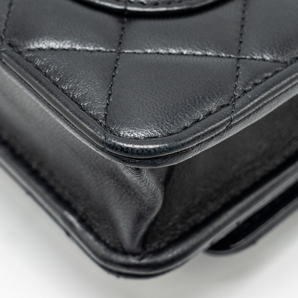 chanel-23a-lion-charms-wallet-on-chain-lambskin-black-ghw-microchip-1
