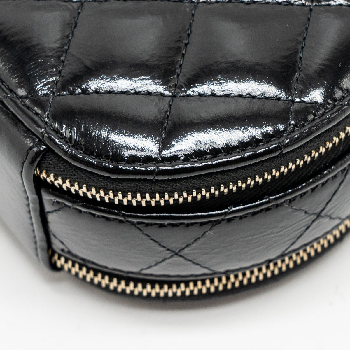 chanel-22b-top-handle-mini-round-vanity-case-with-chain-shiny-leather-black-lghw-microchip