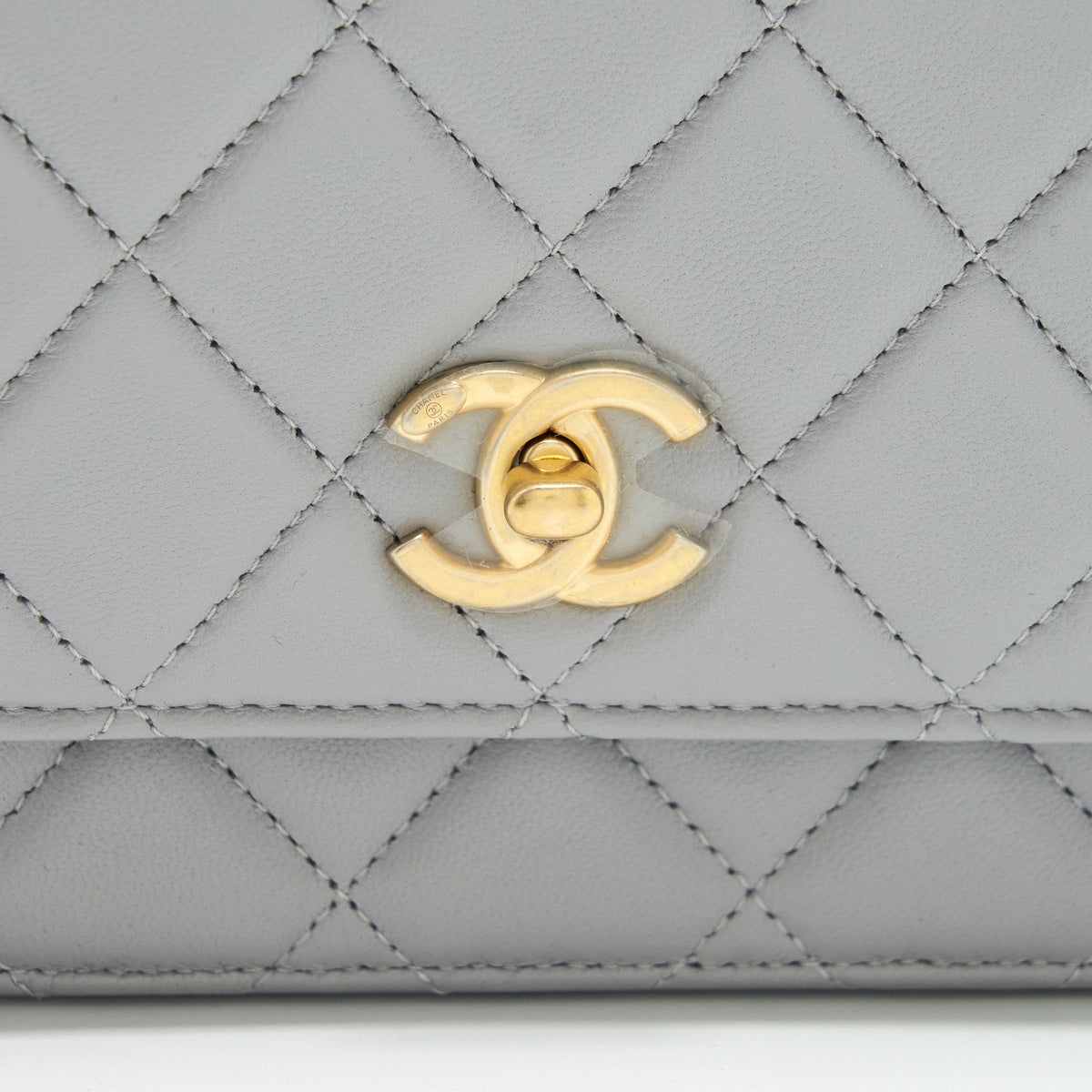 chanel-pearl-crush-wallet-on-chain-grey-brushed-ghw-microchip