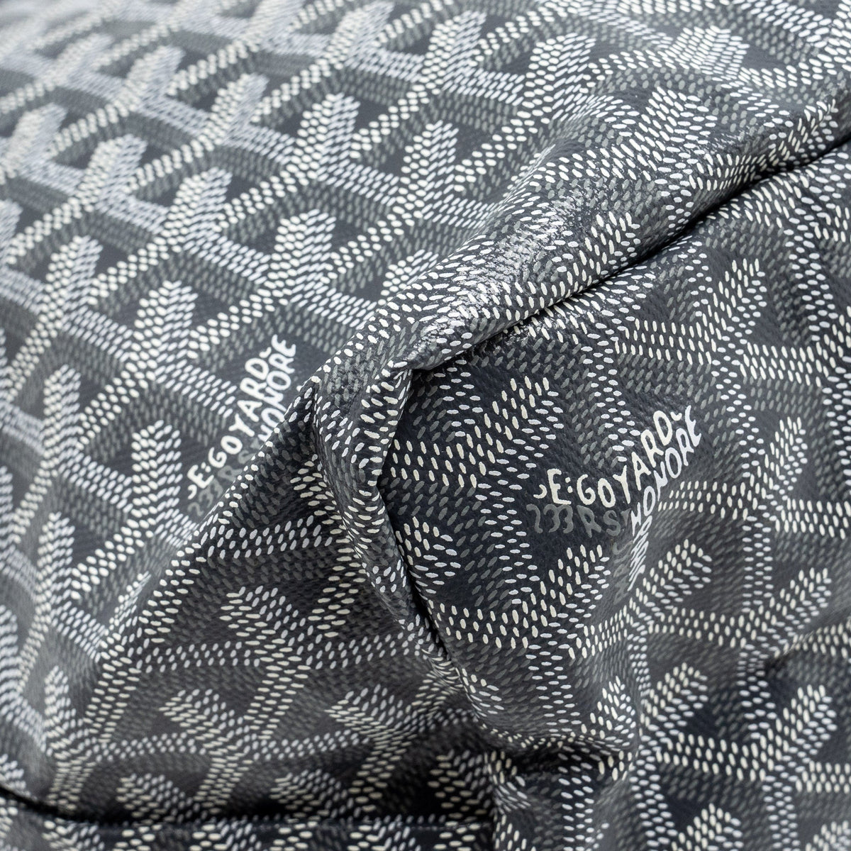 goyard-saint-louis-pm-tote-bag-goyardline-canvas-leather-grey