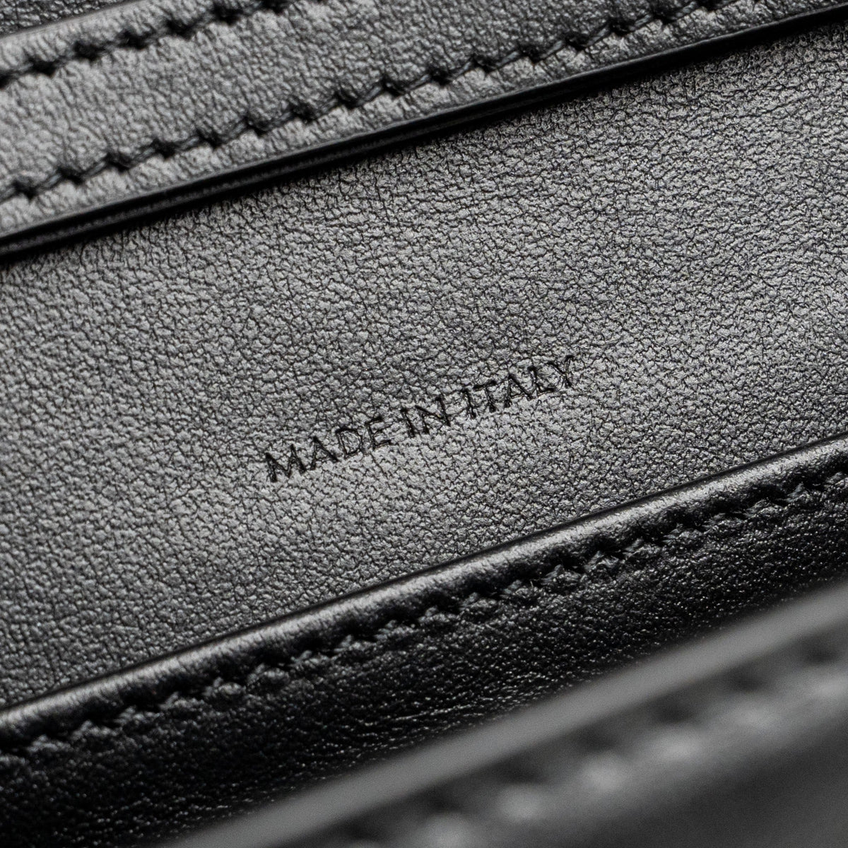 celine-triomphe-wallet-on-chain-margo-shiny-calfskin-black-ghw