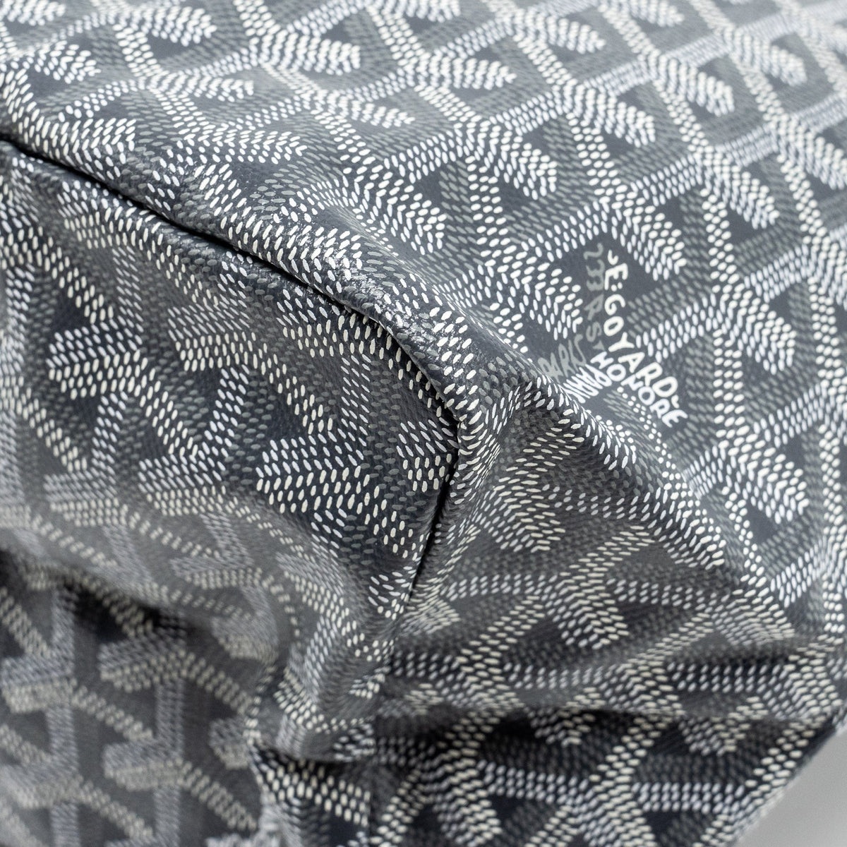goyard-saint-louis-pm-tote-bag-goyardline-canvas-leather-grey