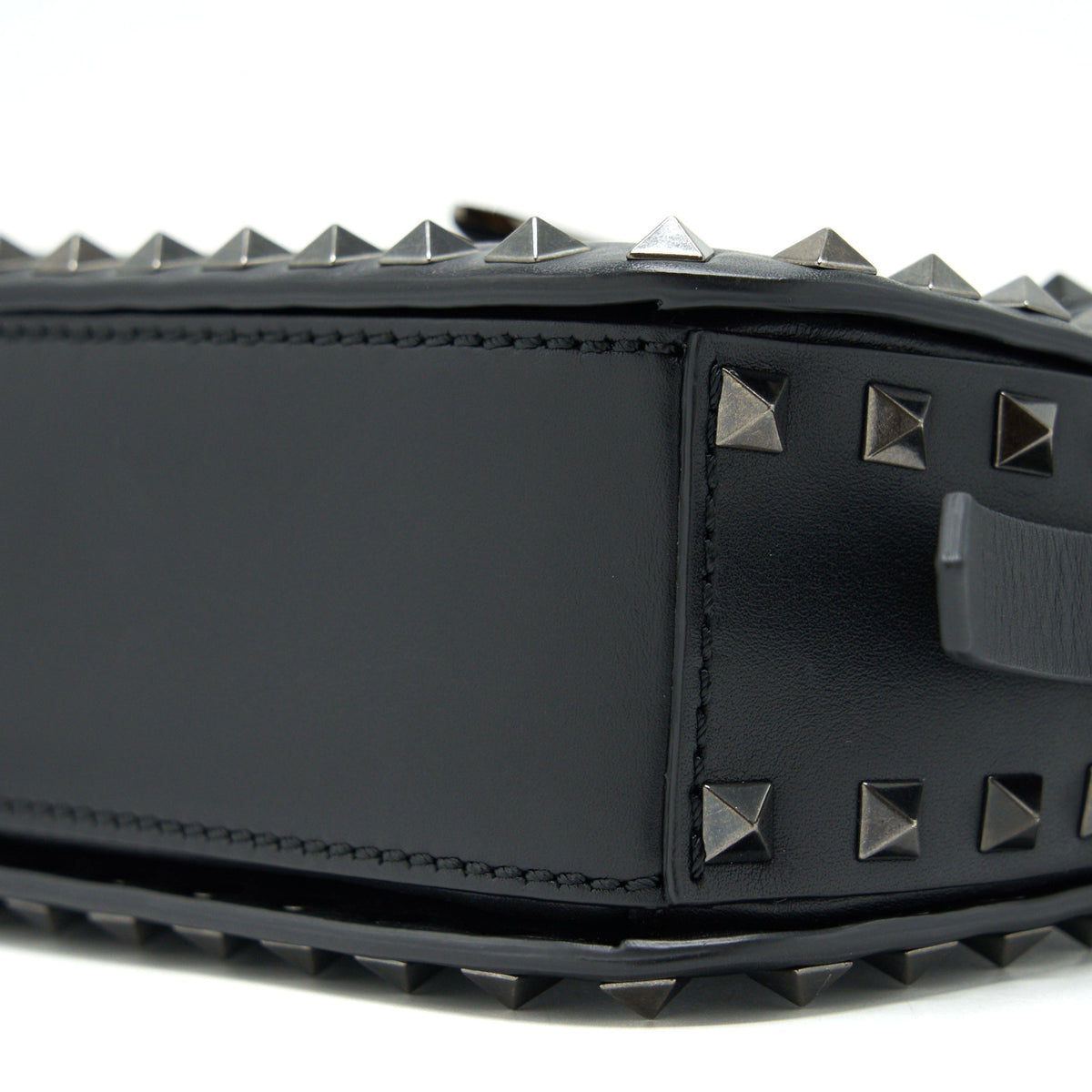 valentino-garavani-small-rockstud-grainy-calfskin-crossbody-bag-black-shw