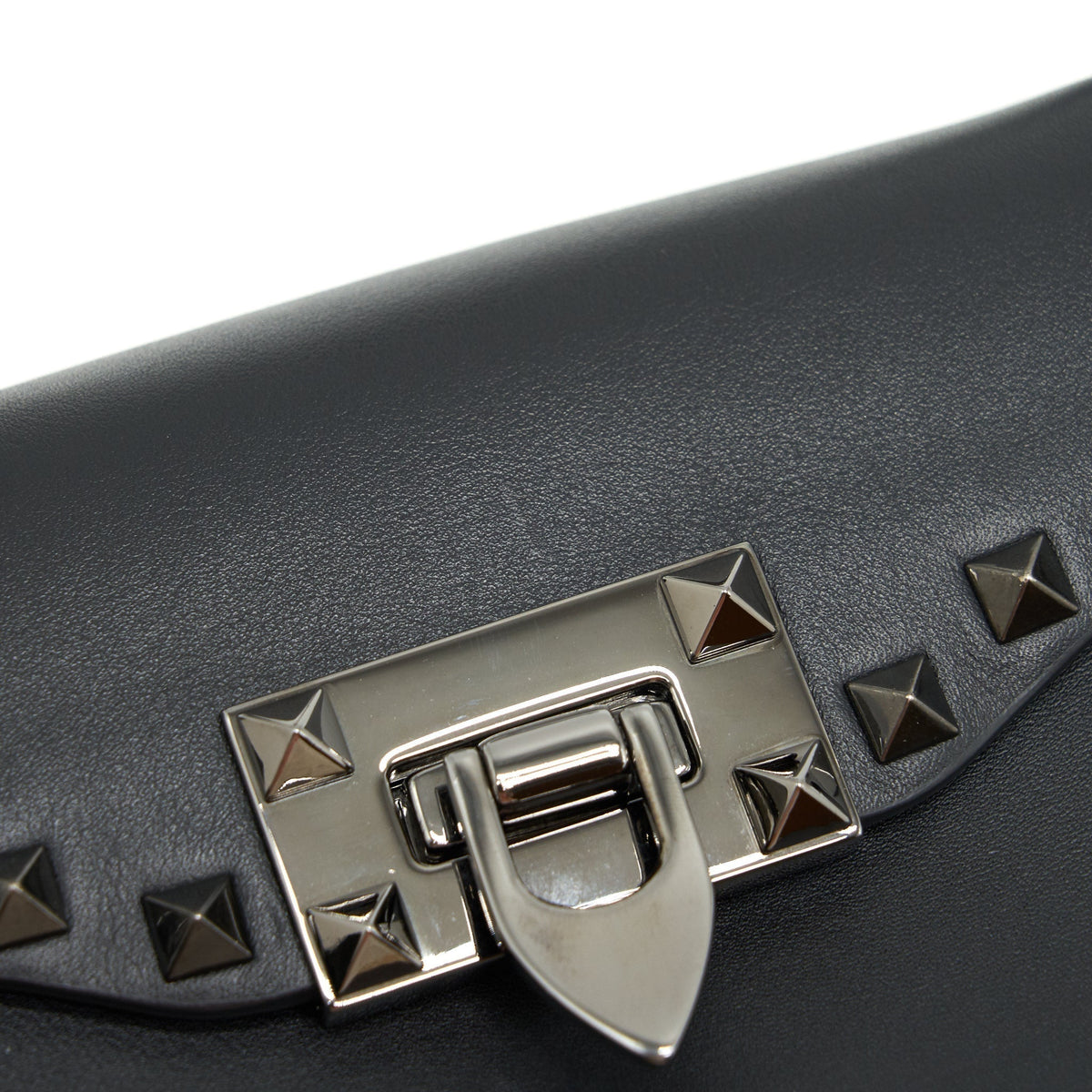 valentino-garavani-small-rockstud-grainy-calfskin-crossbody-bag-black-shw