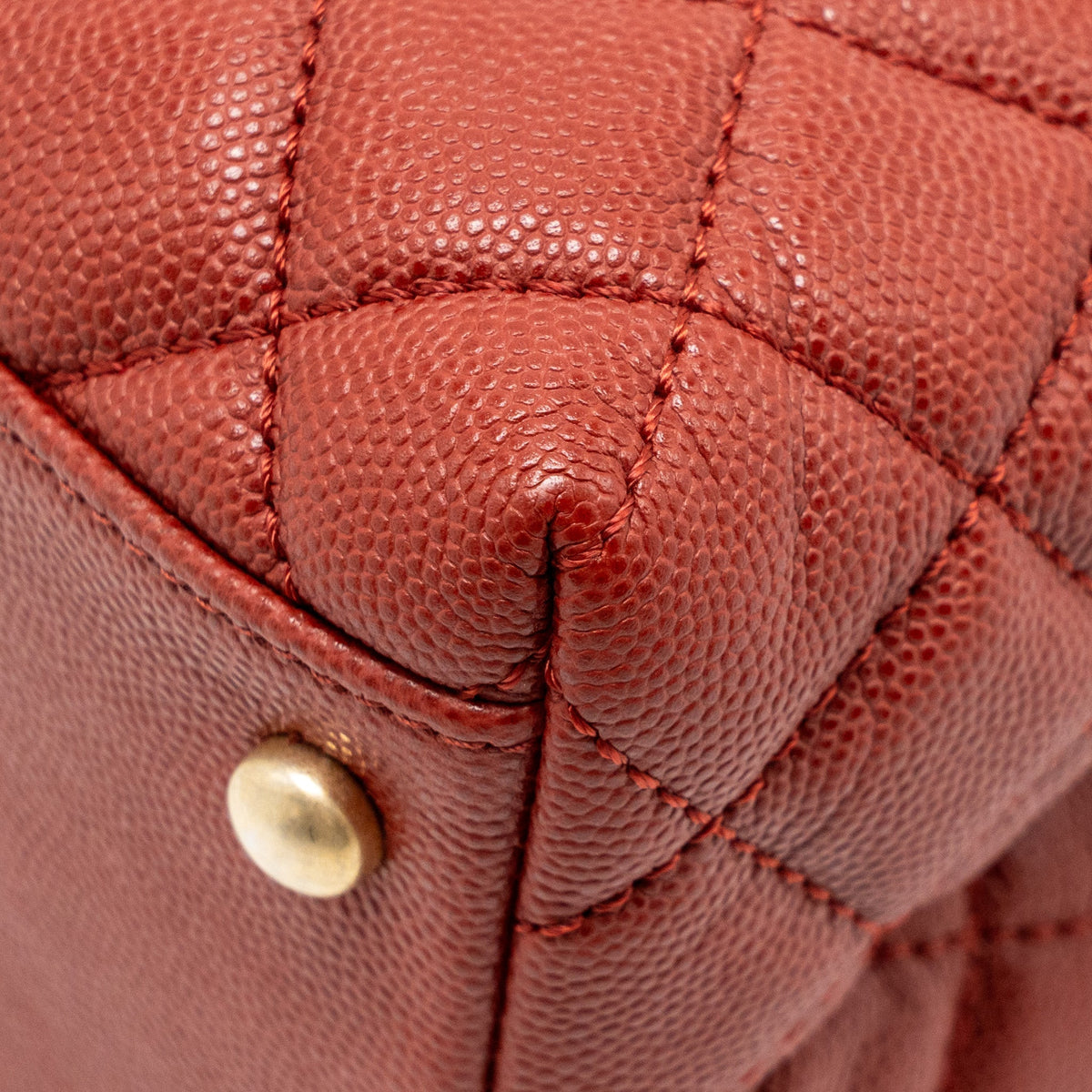 chanel-large-coco-handle-with-lizard-handle-caviar-red-ghw
