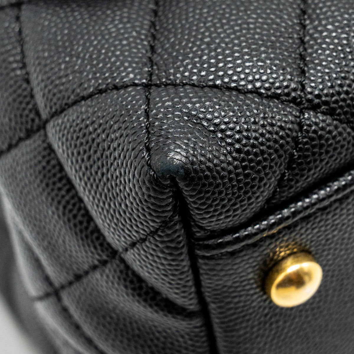 chanel-medium-coco-handle-limited-edition-caviar-black-ghw-microchip