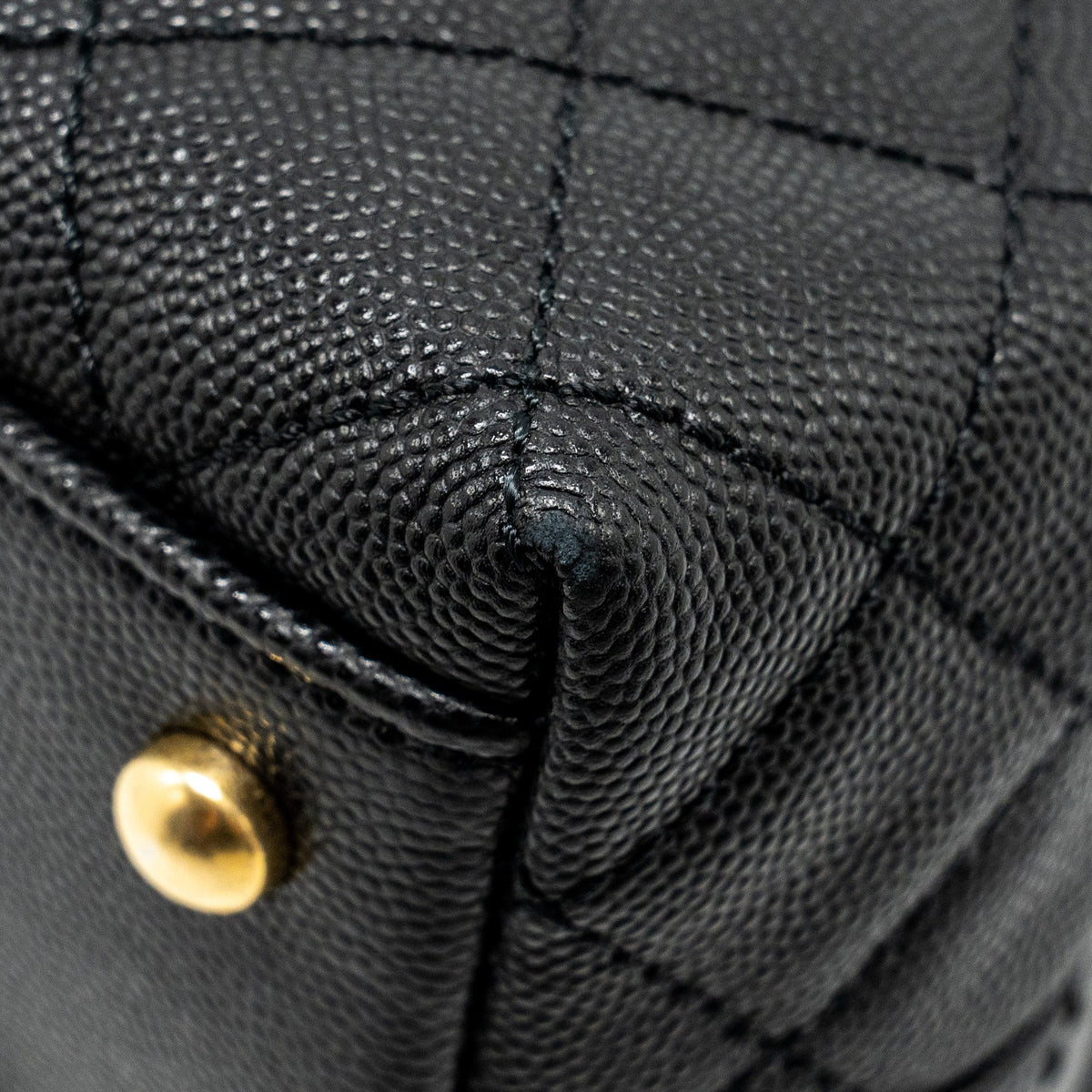 chanel-medium-coco-handle-limited-edition-caviar-black-ghw-microchip