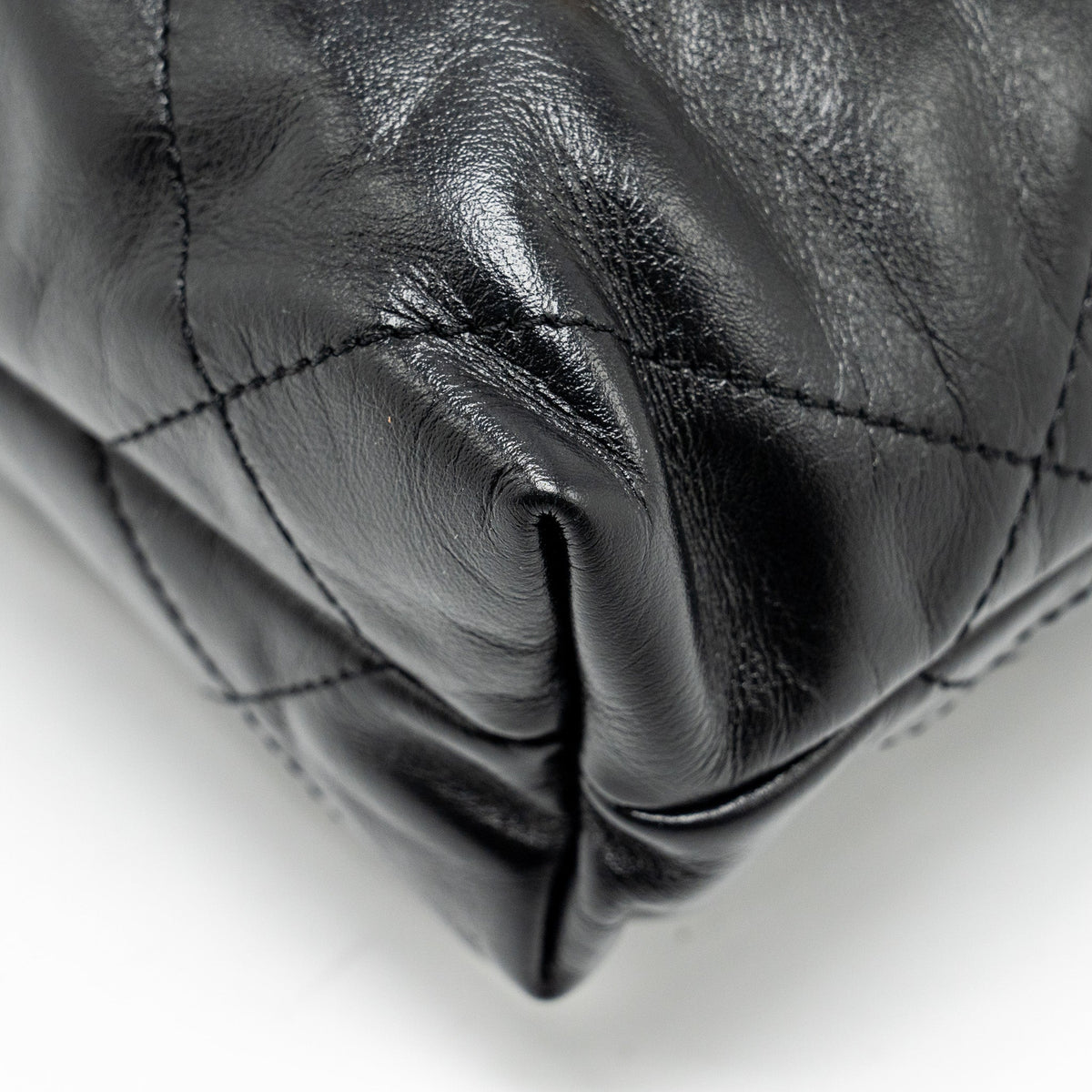 chanel-mini-22-bag-shiny-calfskin-black-ghwmicrochip-3