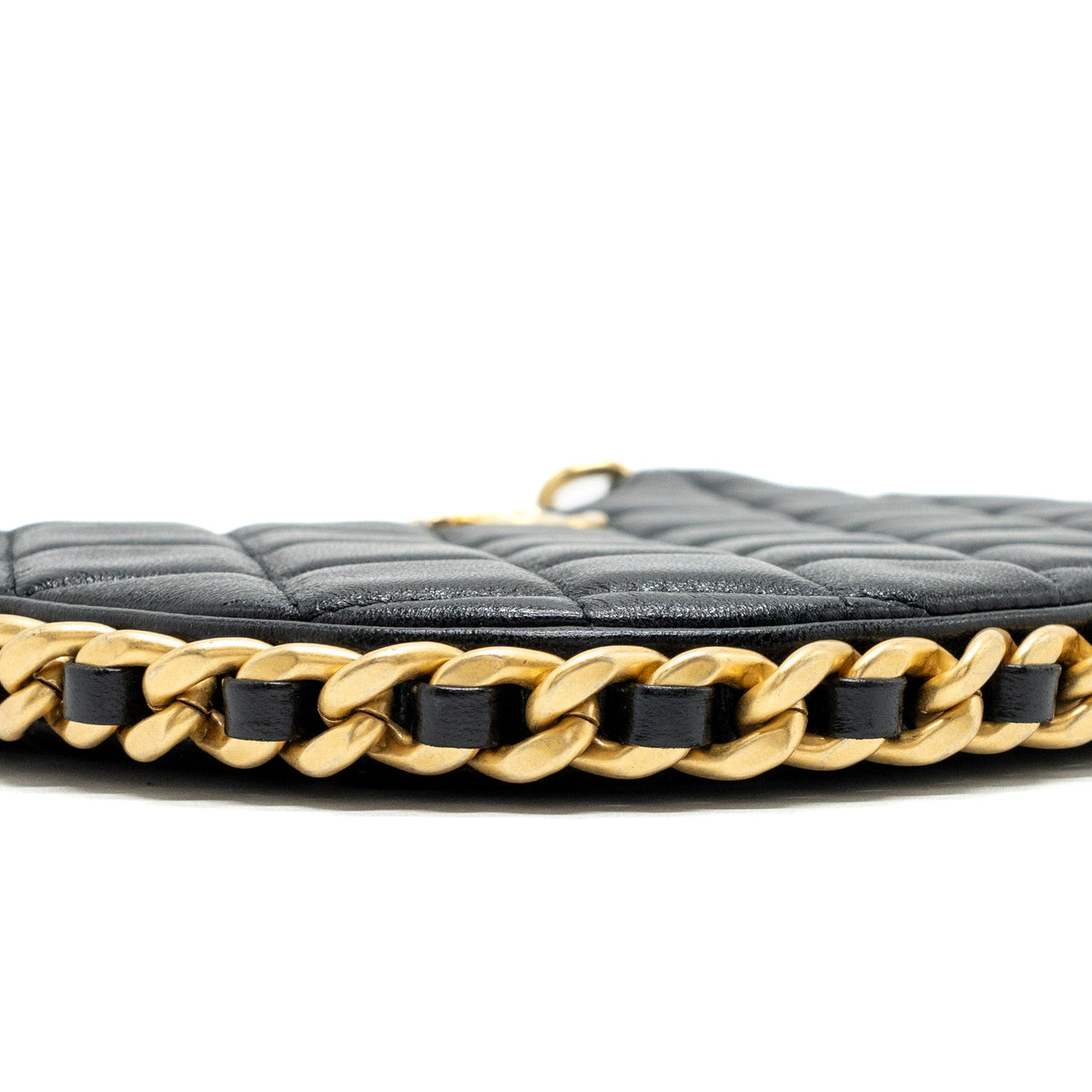 chanel-hobo-shoulder-bag-lambskin-black-ghwmicrochip