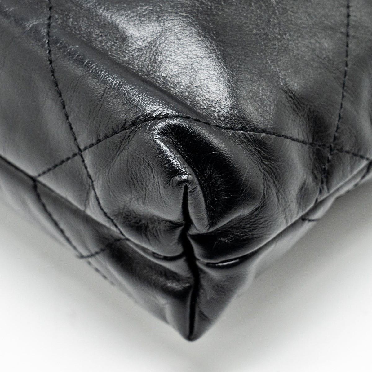 chanel-mini-22-bag-shiny-calfskin-black-ghwmicrochip-3