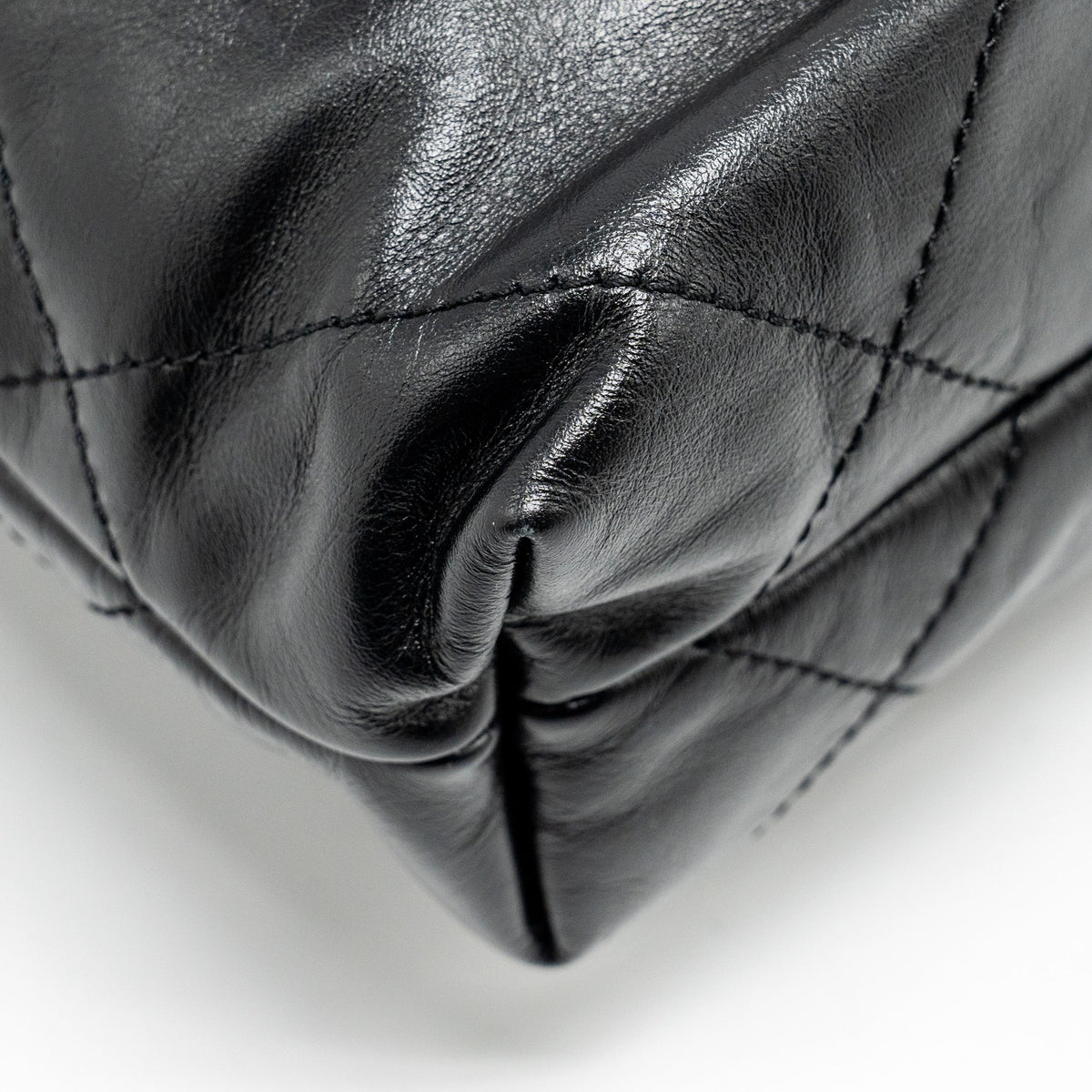 chanel-mini-22-bag-shiny-calfskin-black-ghwmicrochip-3