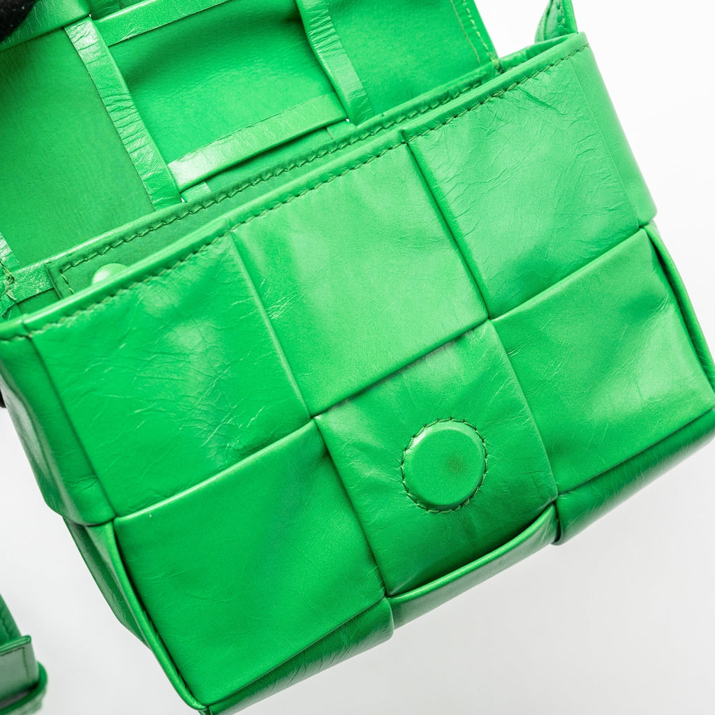 bottega-veneta-intreccio-cassette-mini-bag-lambskin-green