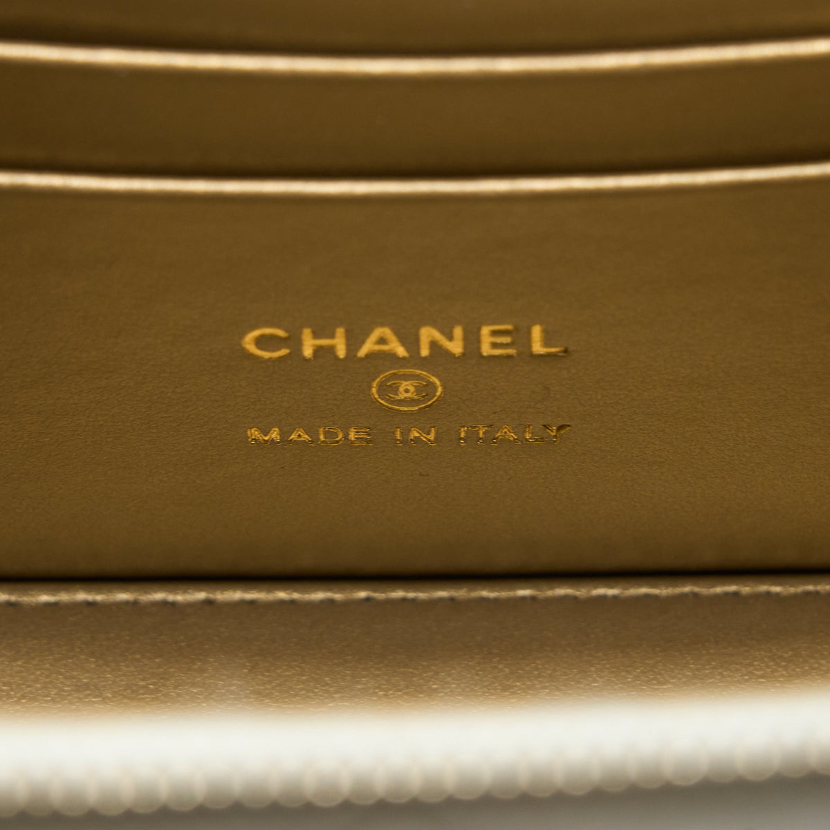 chanel-pearl-crush-long-vanity-lambskin-white-brushed-ghw-microchip