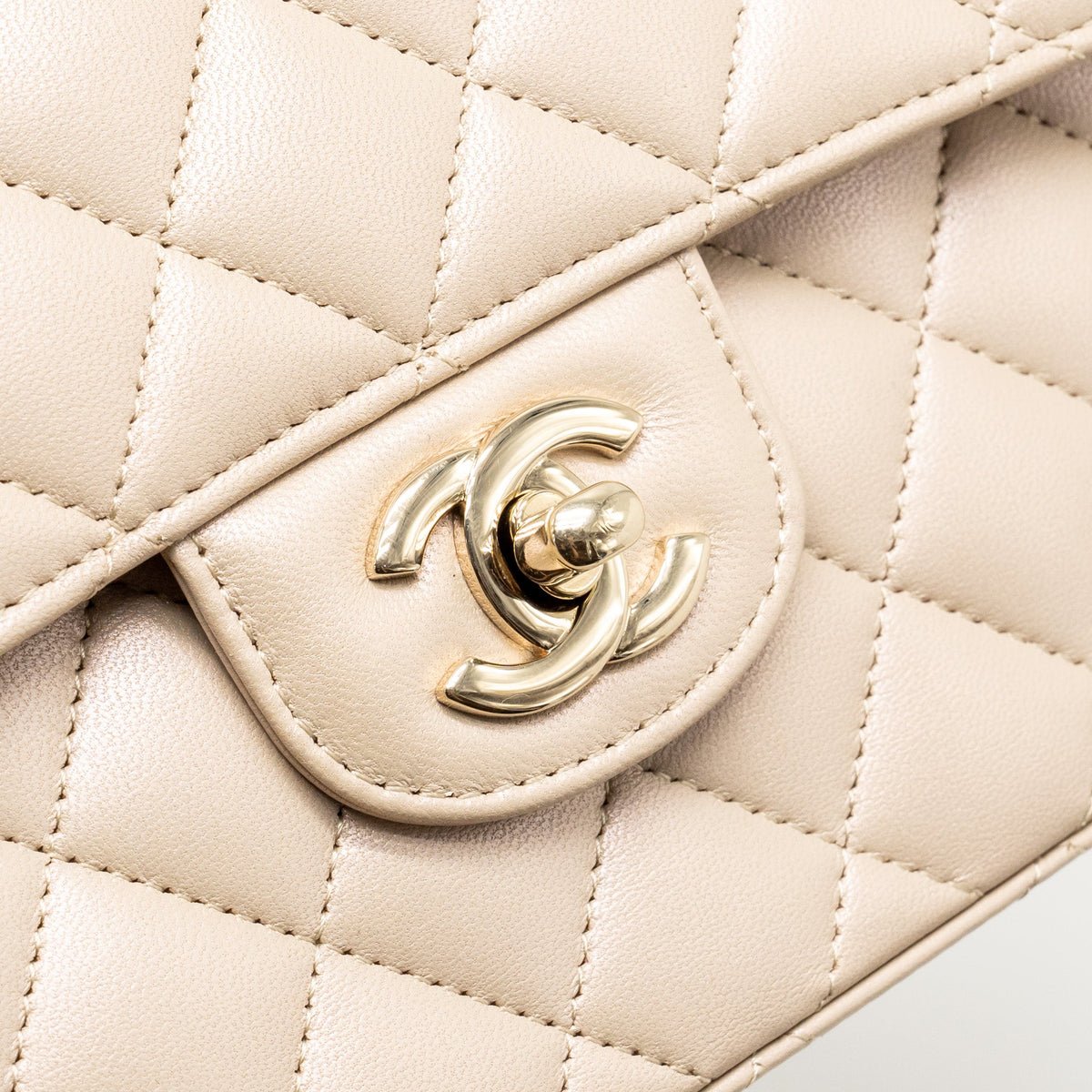 chanel-medium-classic-double-flap-bag-lambskin-iridescent-ivory-lghw-copy