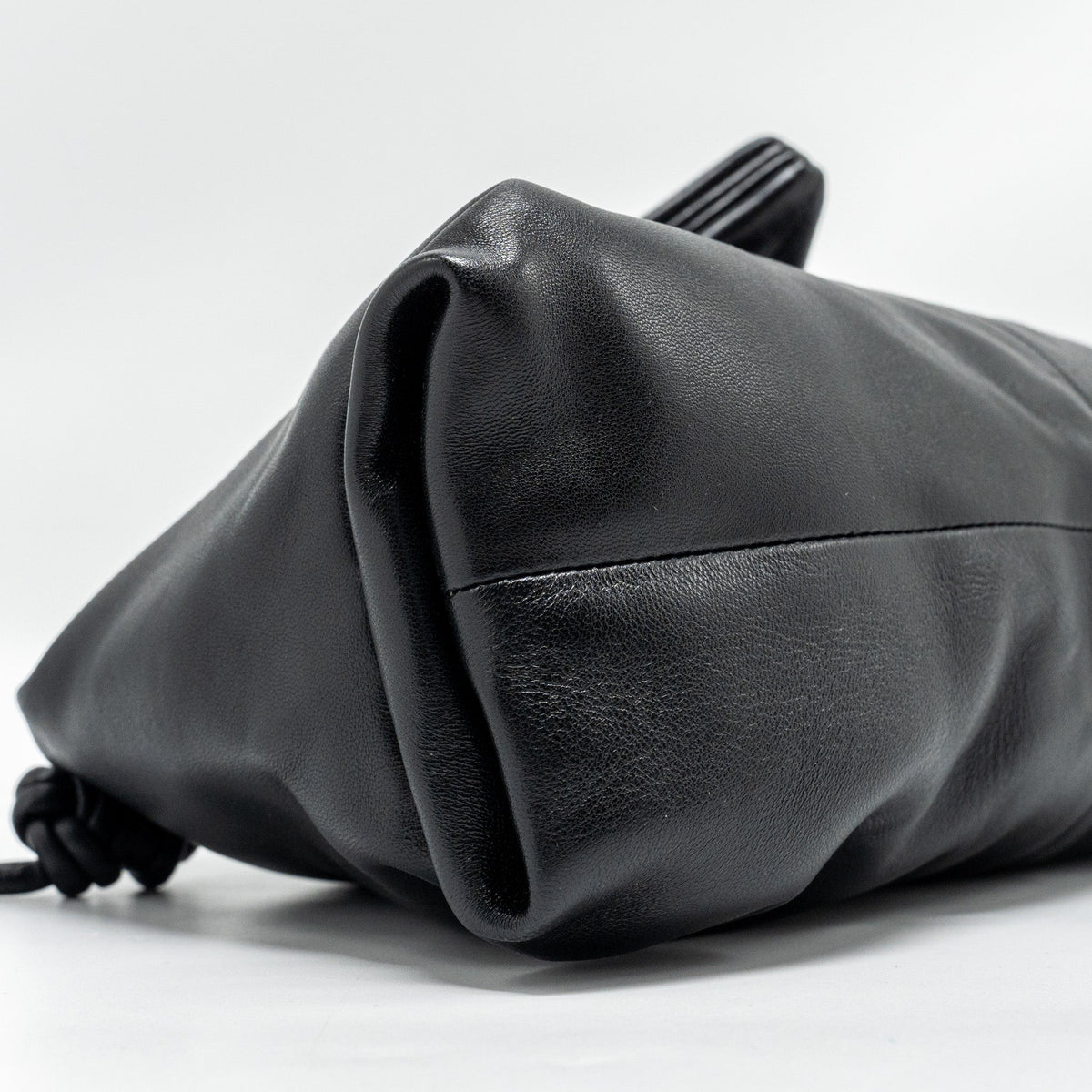bottega-veneta-trine-envelop-clutch-leather-black-shw