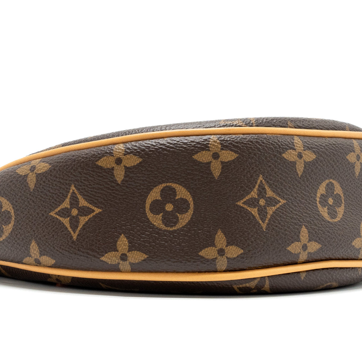 louis-vuitton-loop-bag-monogram-canvas-ghwmicrochip