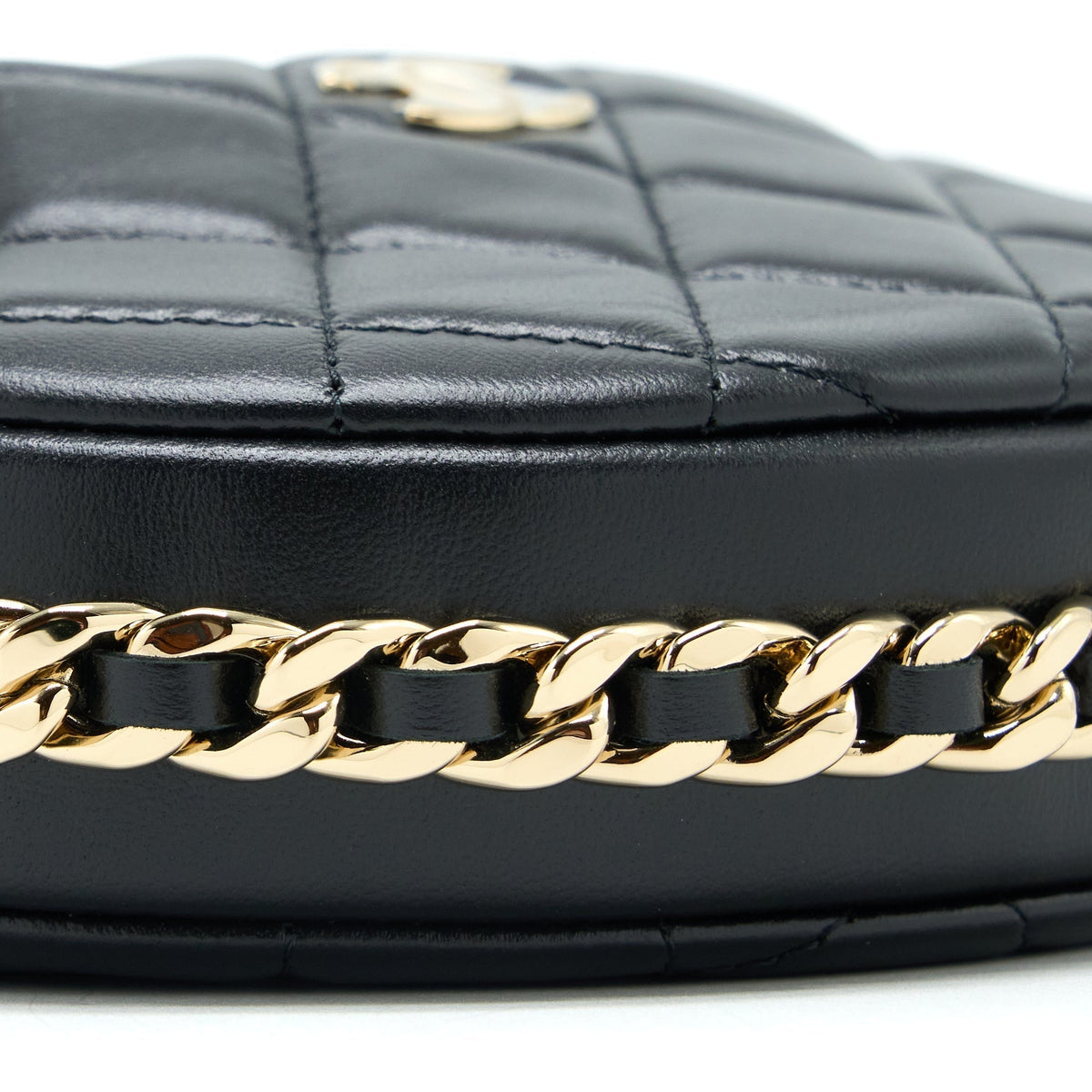 chanel-23c-round-clutch-lambskin-black-lghw-microchip