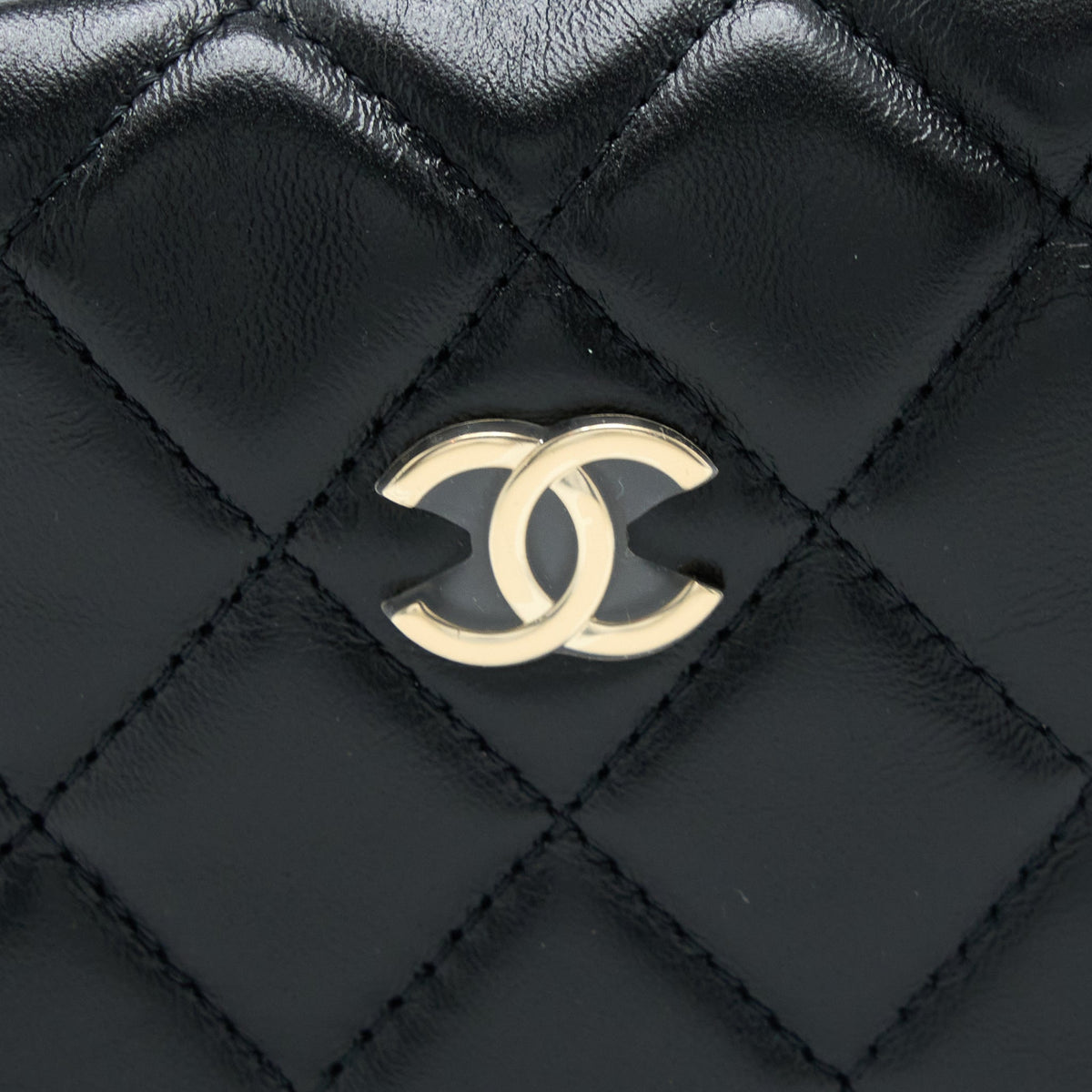 chanel-23c-round-clutch-lambskin-black-lghw-microchip