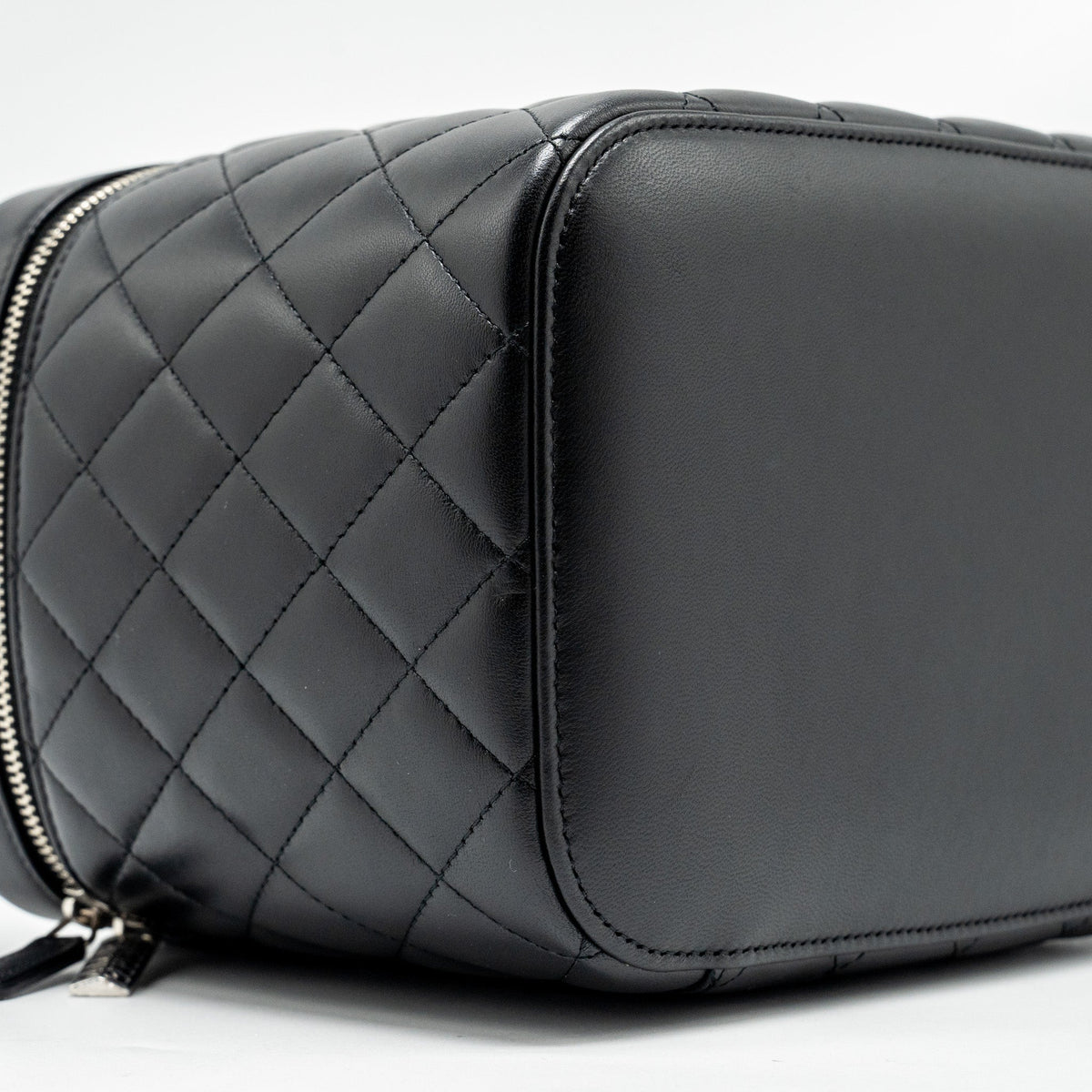 chanel-quilted-vanity-case-lambskin-black-shw