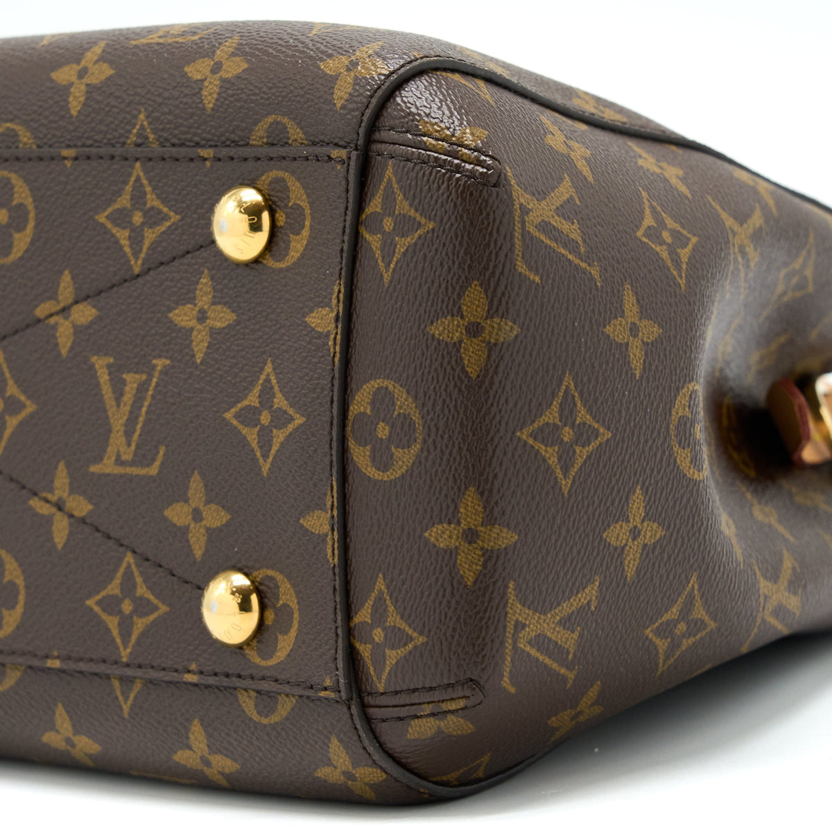 louis-vuitton-montaigne-mm-monogram-canvas-ghw
