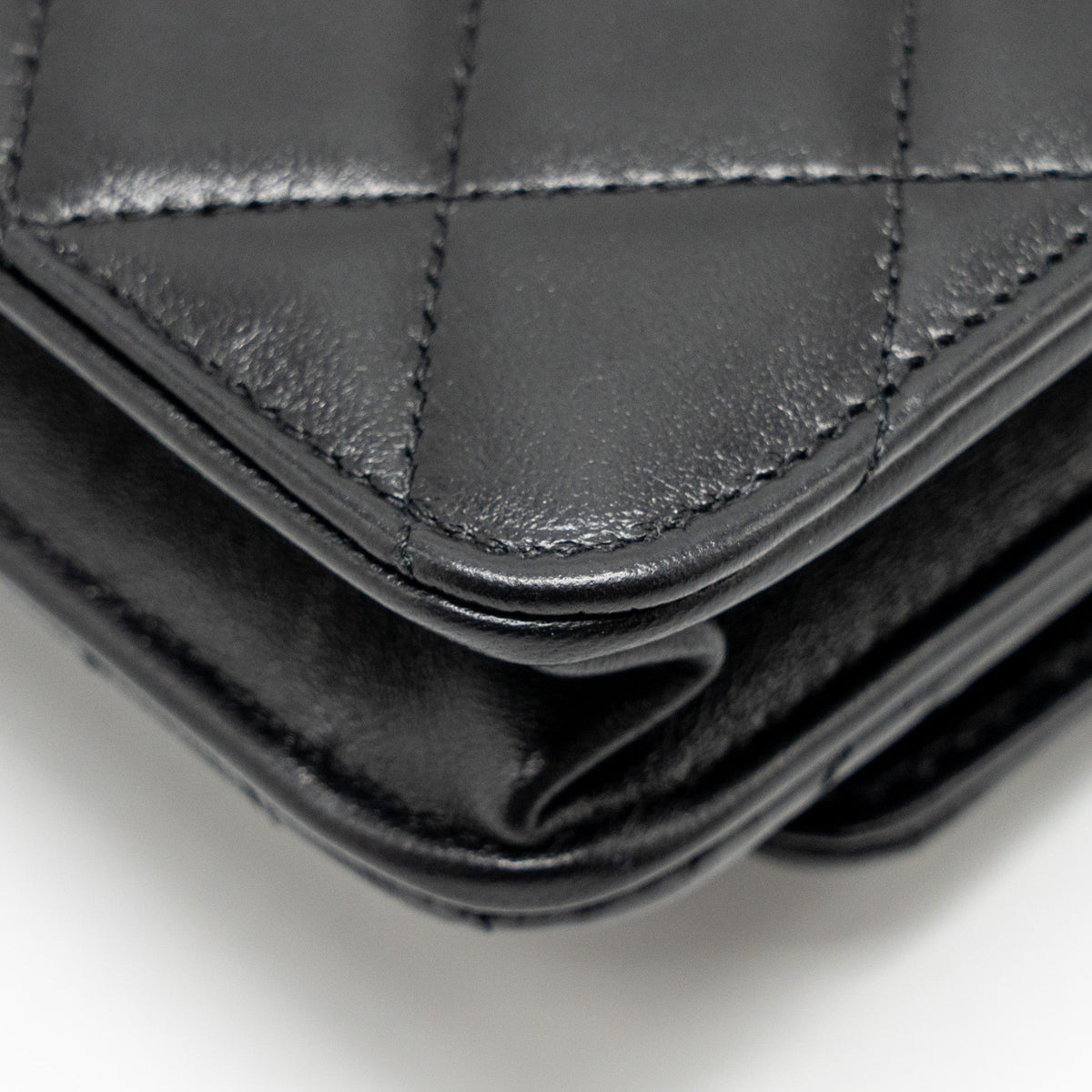 chanel-trendy-cc-wallet-on-chain-lambskin-black-lghw-microchip-1