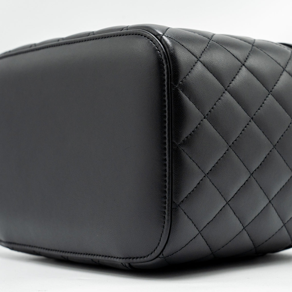 chanel-quilted-vanity-case-lambskin-black-shw