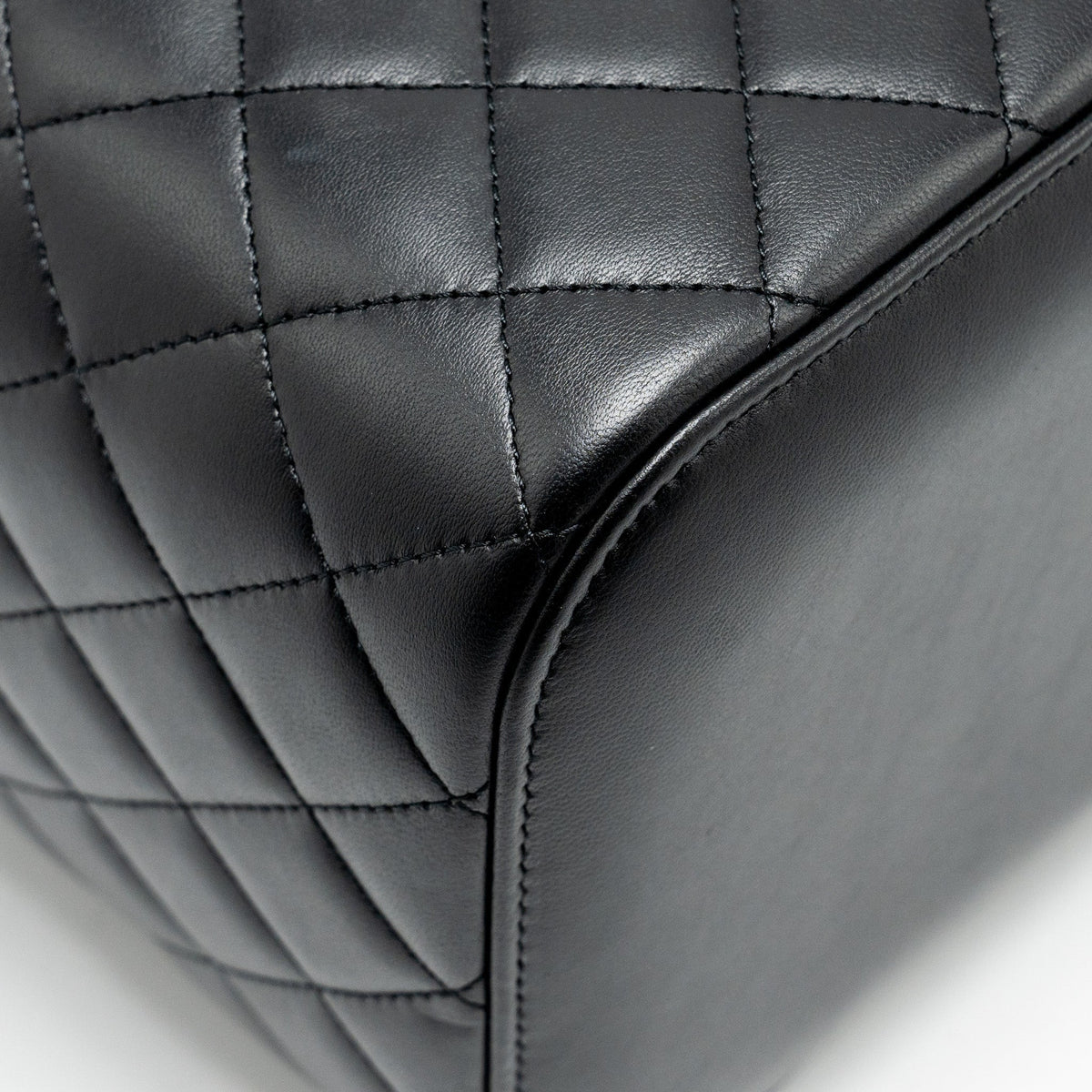 chanel-quilted-vanity-case-lambskin-black-shw