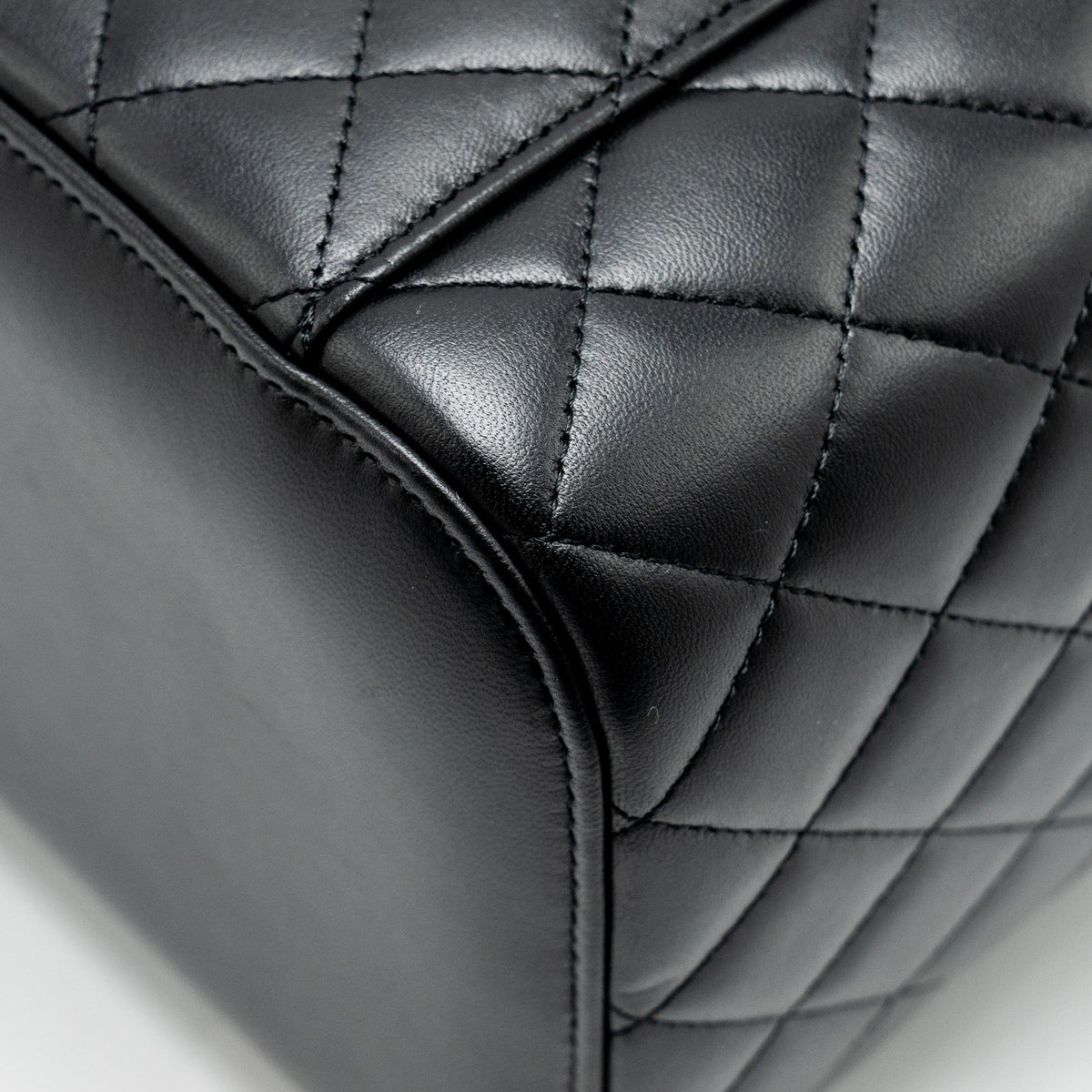 chanel-quilted-vanity-case-lambskin-black-shw