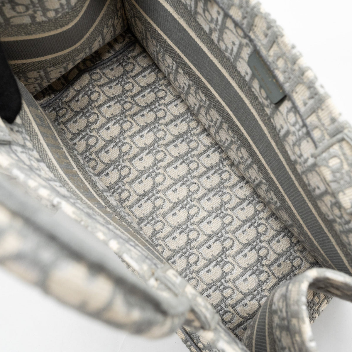 dior-meidum-book-tote-dior-oblique-embroidery-canvas-ecru-grey
