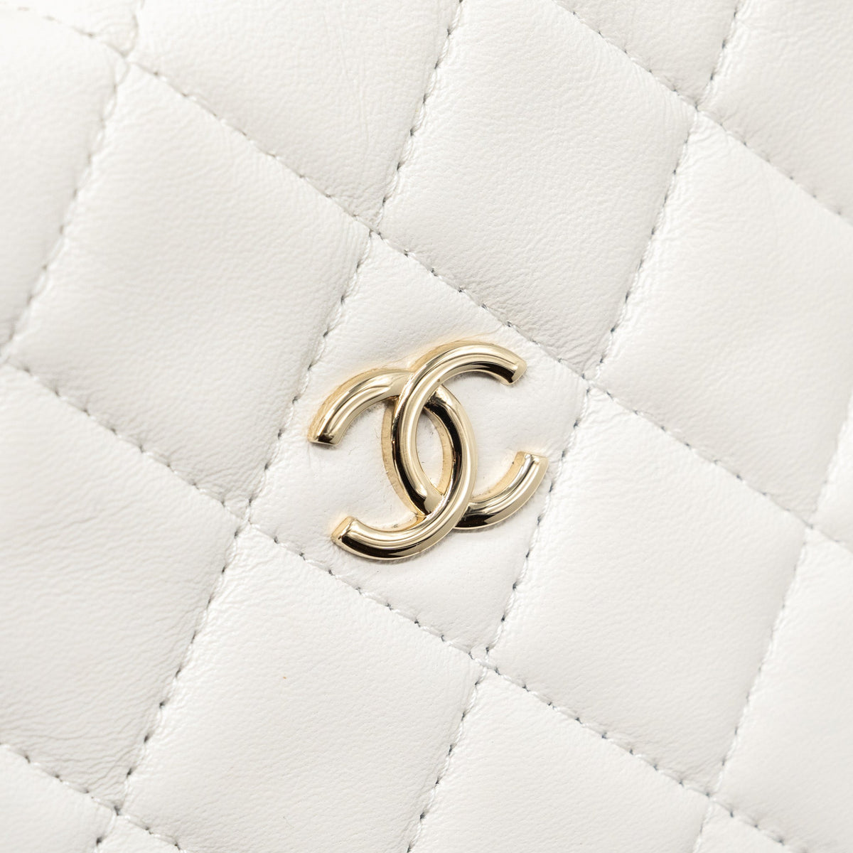 chanel-23c-round-clutch-lambskin-white-lghw-microchip-1
