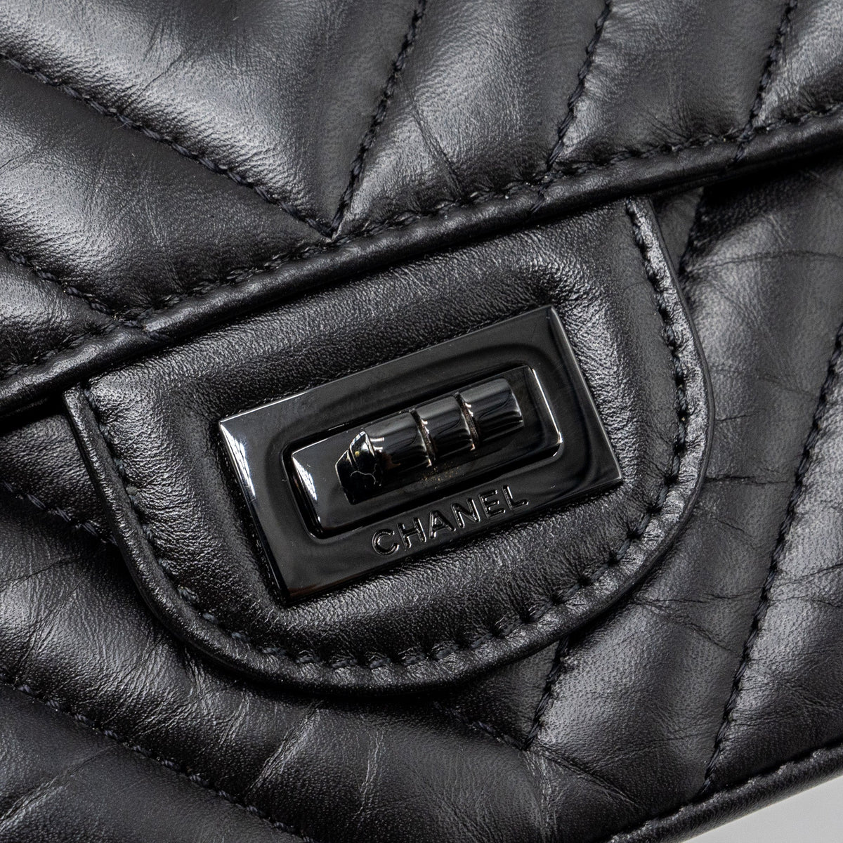 copy-of-chanel-mini-2-55-reissue-flap-bag-chevron-calfskin-so-black