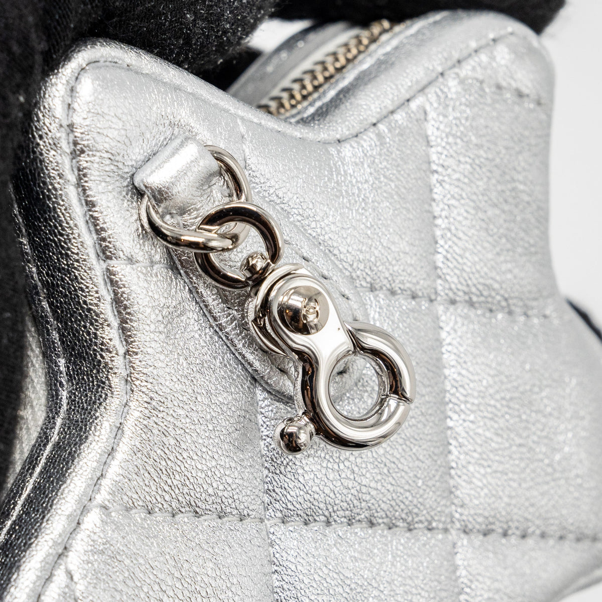 chanel-mini-star-coin-purse-calfskin-silver-lghwmicrochip