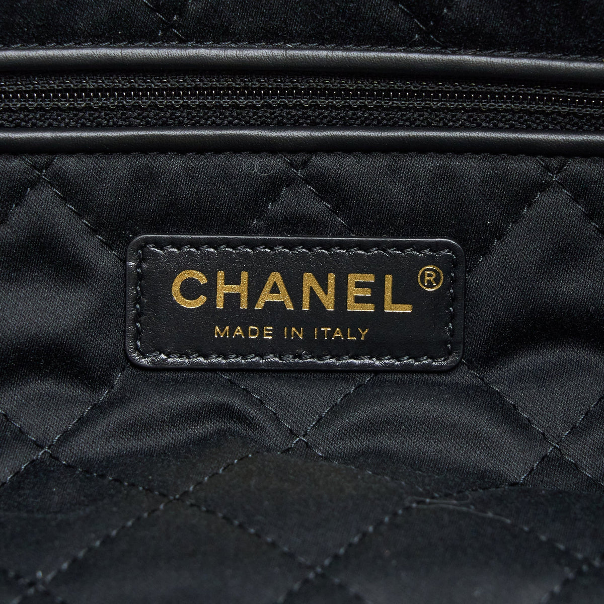 chanel-medium-22-bag-gold-letter-shiny-calfskin-black-brushed-ghwmicrochip